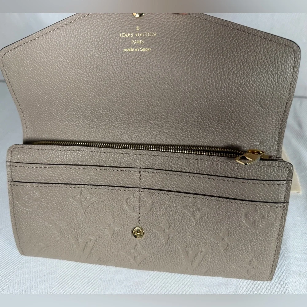 Louis Vuitton Sarah Wallet NM Tourterelle Grey Empreinte - Picture 6 of 9